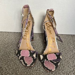 Women’s snakeskin-look high heels .